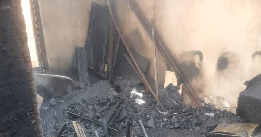 Yangın çıkan ev kullanılamaz hale geldi