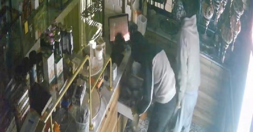 Tatlıcıdaki hırsızlık anı kamerada