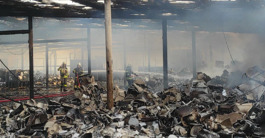 İş yerinin deposunda korkutan yangın