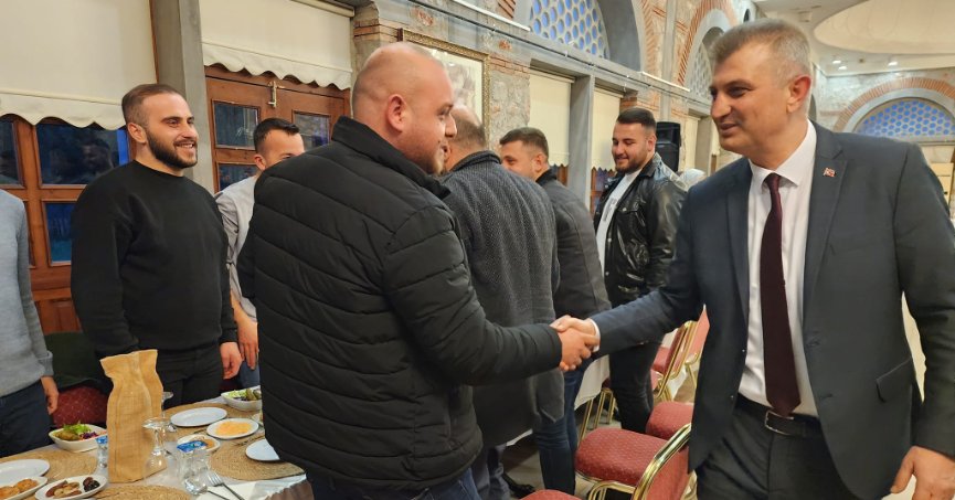 ‘Mahalle başkanlarımız göz bebeğimiz’