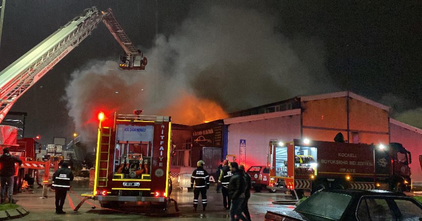 Sanayi sitesindeki yangında 1 kişi öldü