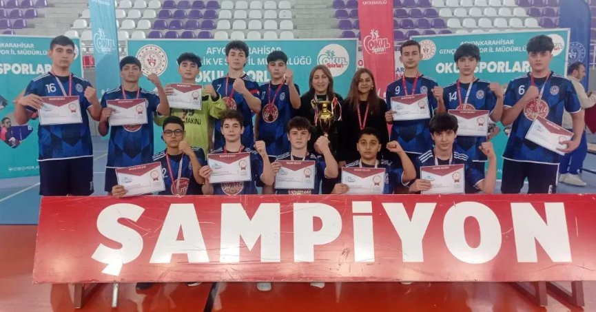 Petkim Ortaokulu, hentbolda tarih yazdı!
