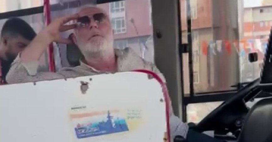 Otobüste bebek arabası kavgası