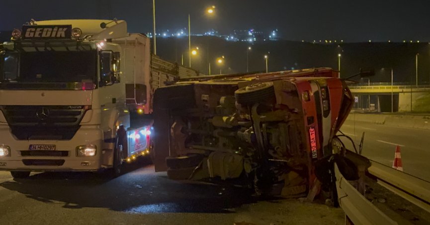Virajı dönemeyen kamyon devrildi: 1 yaralı
