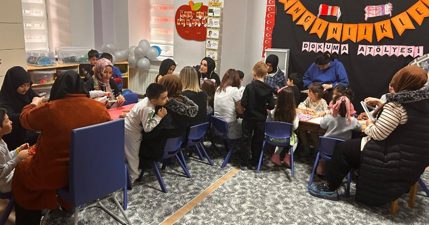 İZMEK, öğrencilerden büyük ilgi görüyor