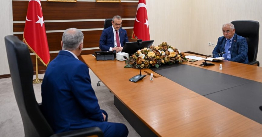 Vali Yavuz, halkla iç içe olmayı sürdürüyor