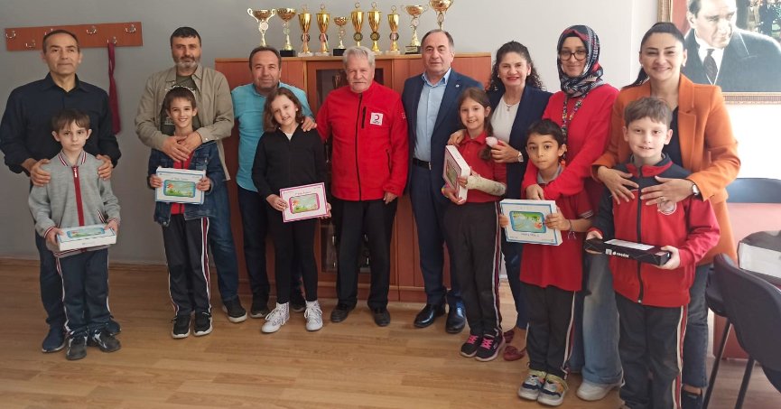 Başarılı öğrencilere tablet hediyesi