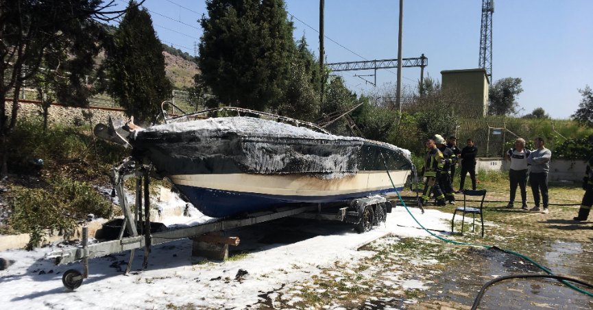 45 bin dolarlık tekne yangında küle döndü