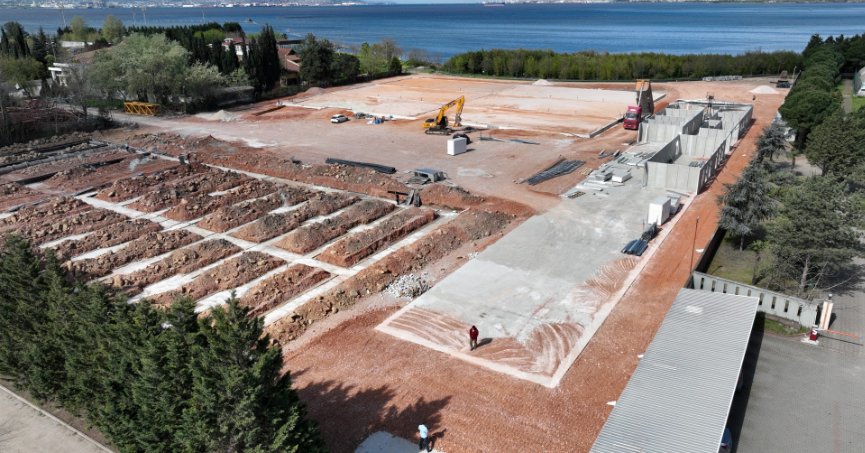 Tenis merkezine modern sosyal tesis binası