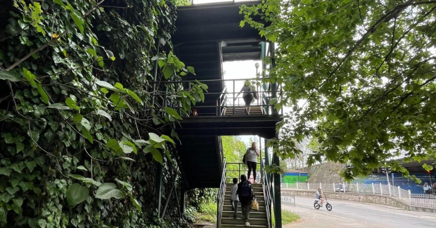 Tren garına ulaşımda asansör kolaylığı