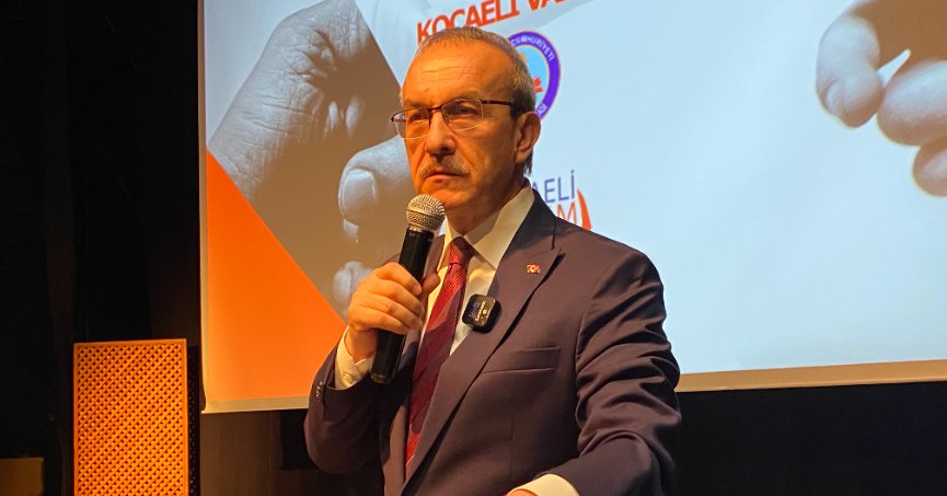 ‘Bir çocuğumuzun elinden lütfen tutun’