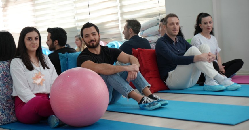 Babalar eşleriyle doğuma hazırlanıyor