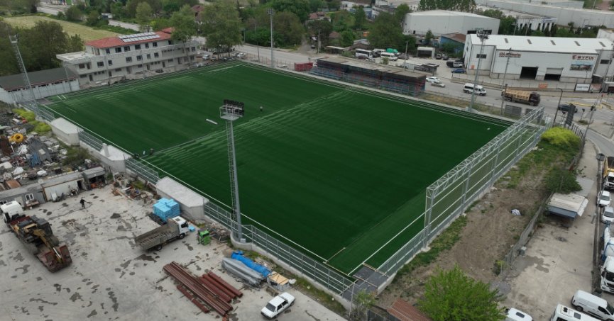 Yakup Altun Stadı’nda sentetik çim serimi
