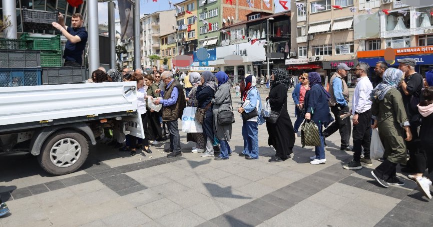 İzmit Belediyesi, ürettiği mantarları halka dağıtıyor