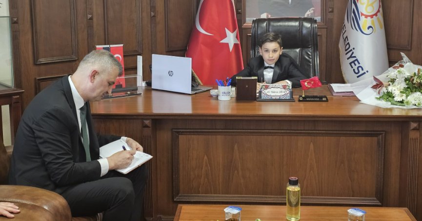 Sezer koltuğunu 4. Sınıf öğrencisi Artan’a devretti