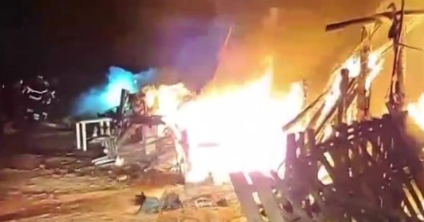 Ahırda çıkan yangında 4 büyükbaş telef oldu