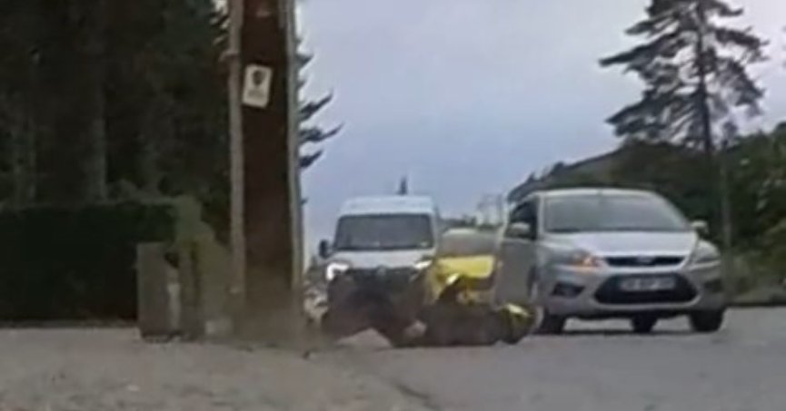 Otomobile çarpan motosikletli savruldu