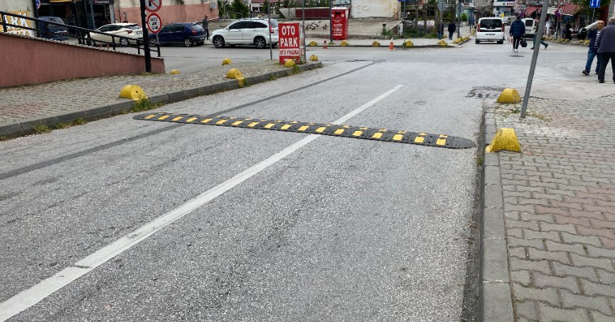 Sokak ve caddelere hız kesici konuldu