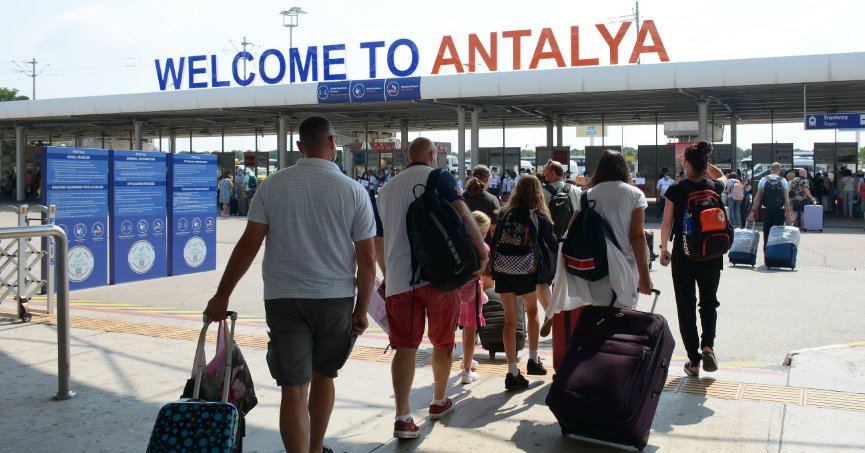  Antalya’dan yeni turist rekoru