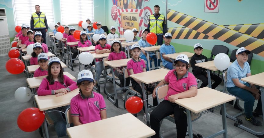 Kocaelili çocuklar trafik konusunda bilinçleniyor