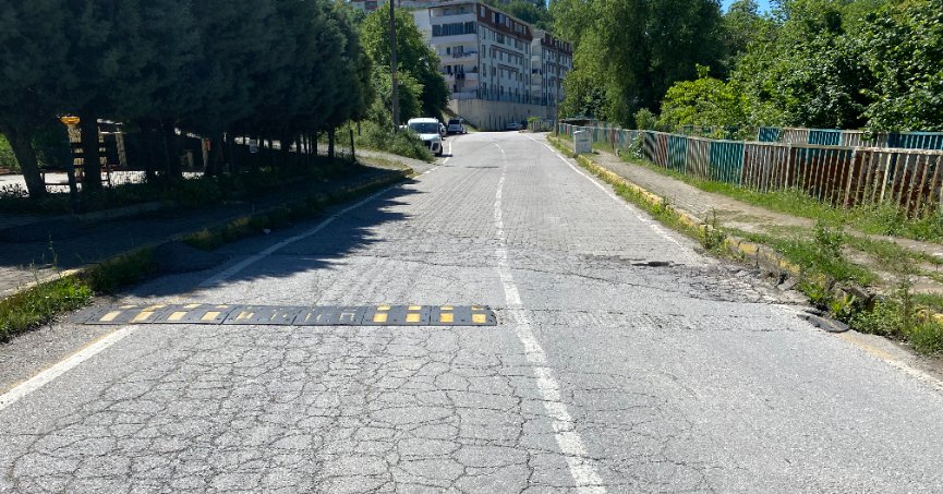 Hız kesicideki eksik parçalar tamamlanmalı