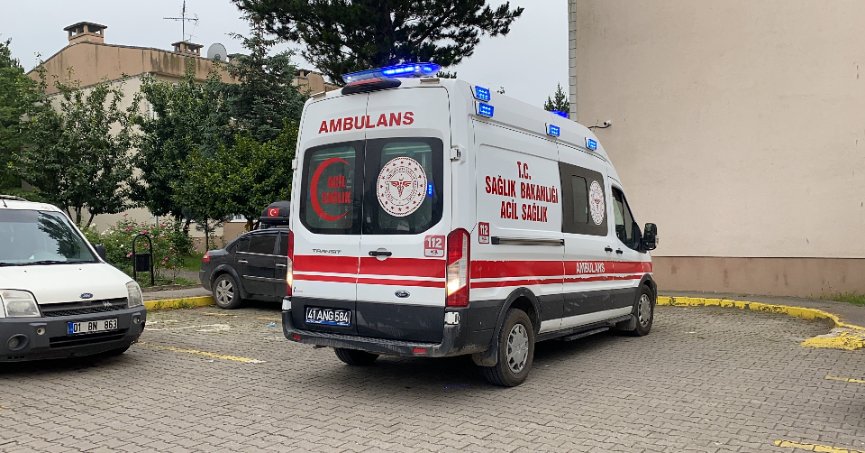 Yakınları tarafından evinde ölü bulundu