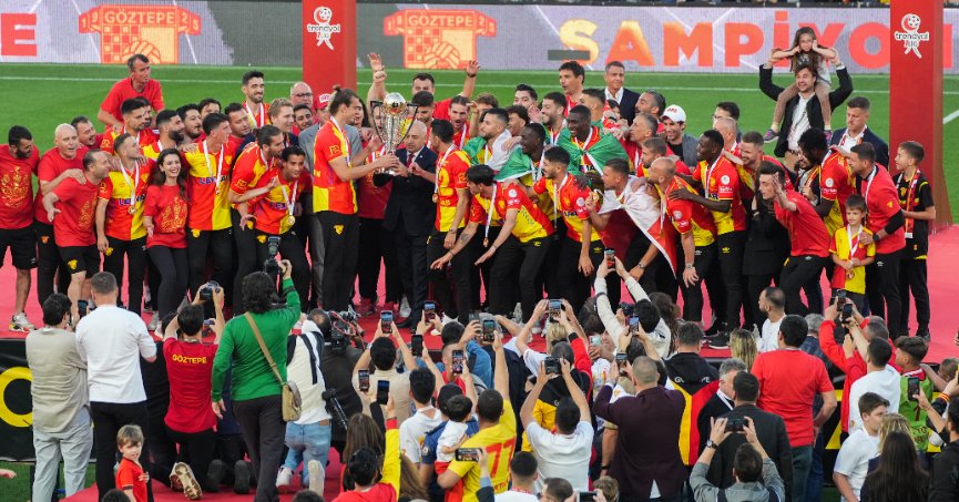 Göztepe'ye kupasını Büyükekşi verdi