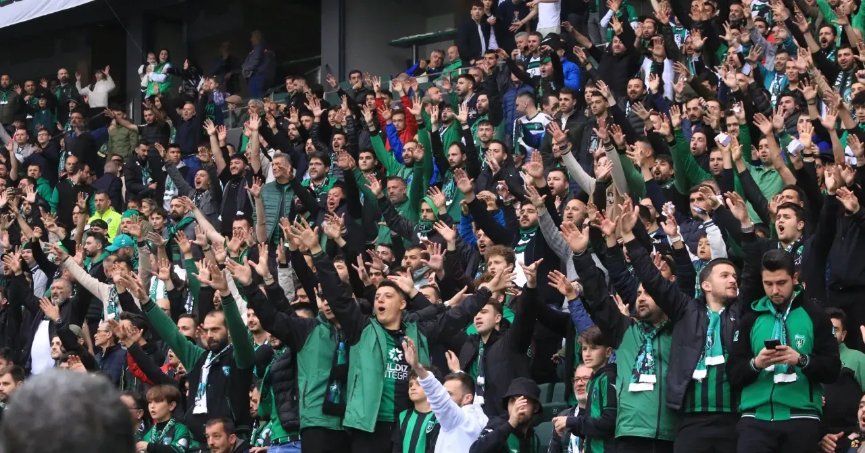 Tribünler ilk kez doldu