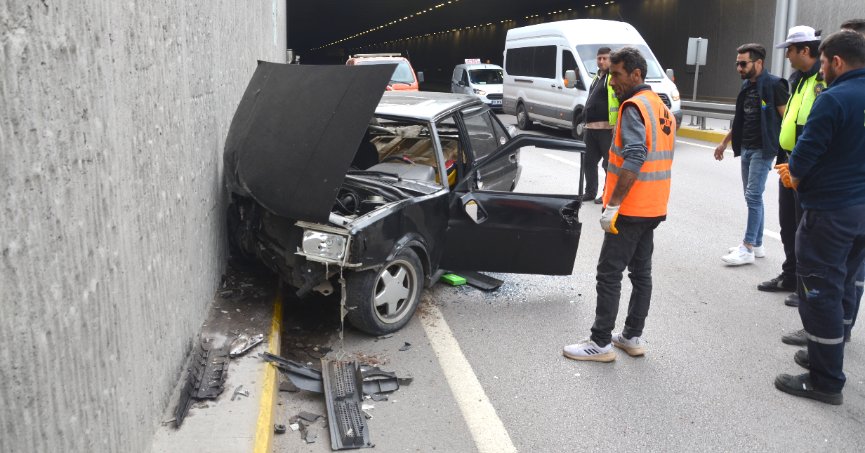 Otomobil duvara çarptı: 1 yaralı