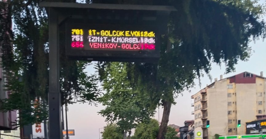 Bilgi ekranında kırılan cam değiştirilmeli