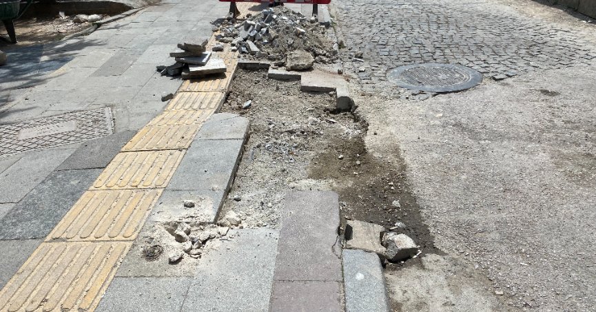 Kaldırımdaki sorun düzenleme ile giderildi