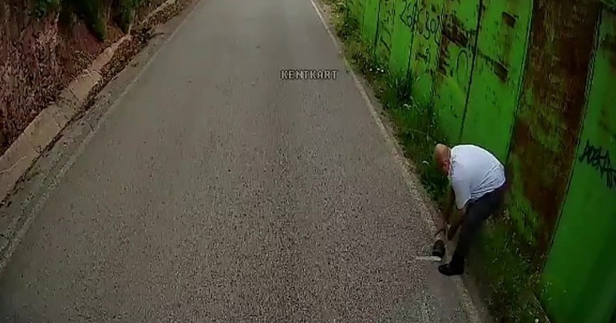 Otobüs şoförünün hareketi takdir topladı