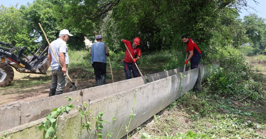 Tarımsal sulama kanalları temizlendi
