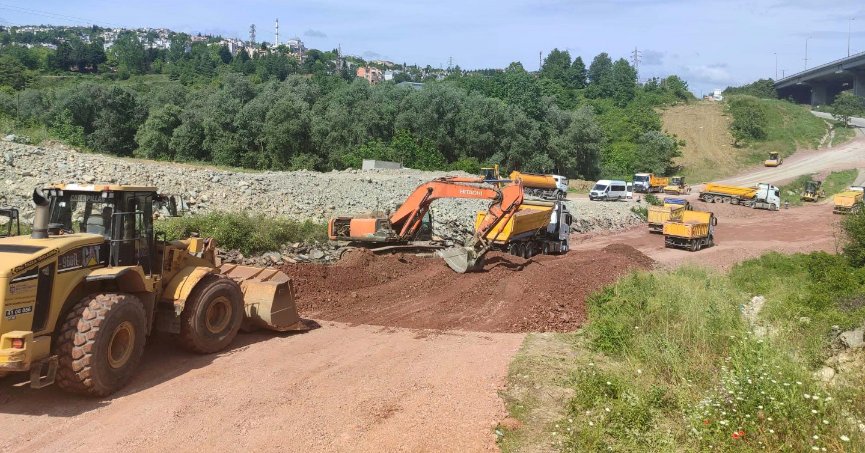 Güzergahı değişen caddede yol çalışmaları sürüyor
