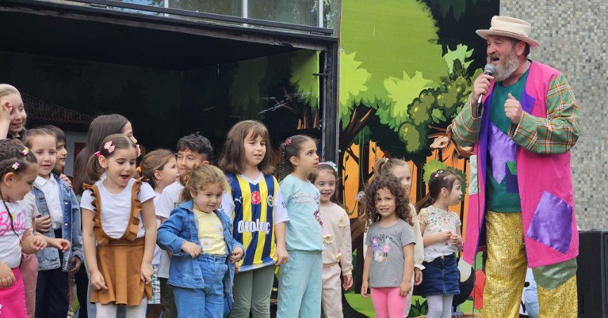 Çocuklar şenlikte doyasıya eğlendi