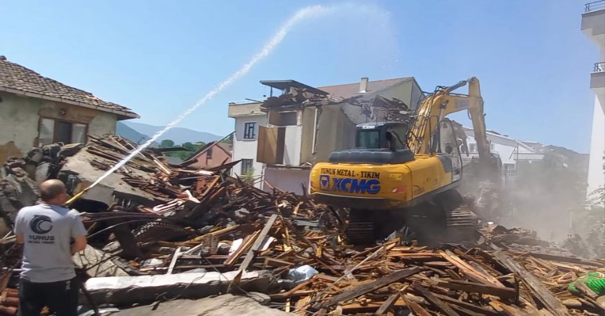 Yıkılan metruk bina sayısı 131’e ulaştı