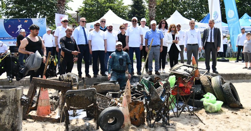 Denizden çıkan  atıklar dikkat çekti