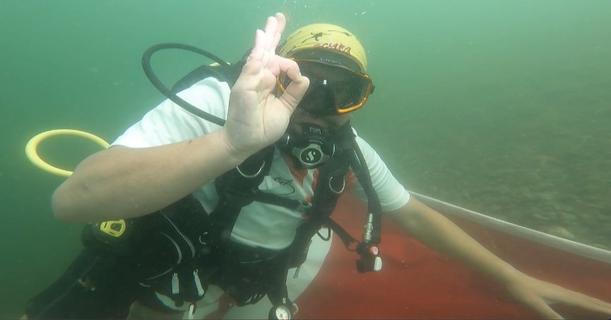24 metre derinlikte Türk ve Filistin bayrağı açtı