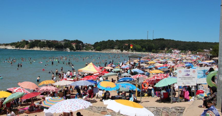 Sıcak havadan bunalanlar sahillerde serinledi