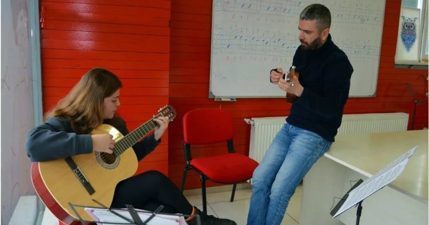 Sırf Tiyatro, eğitimlerini sürdürüyor