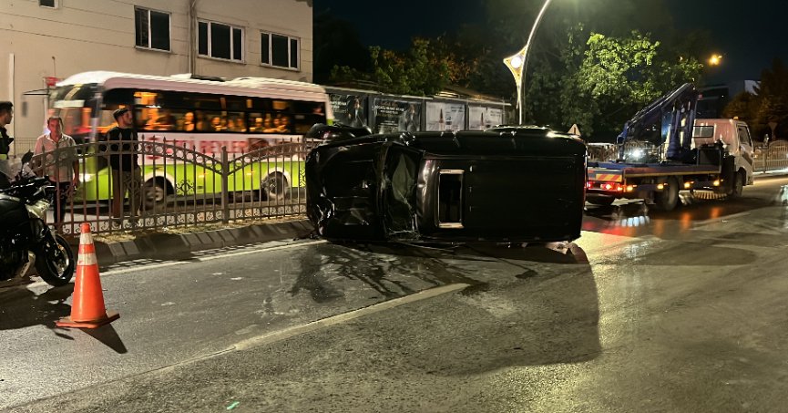 Cipin kaldırımda çarptığı 2 genç öldü