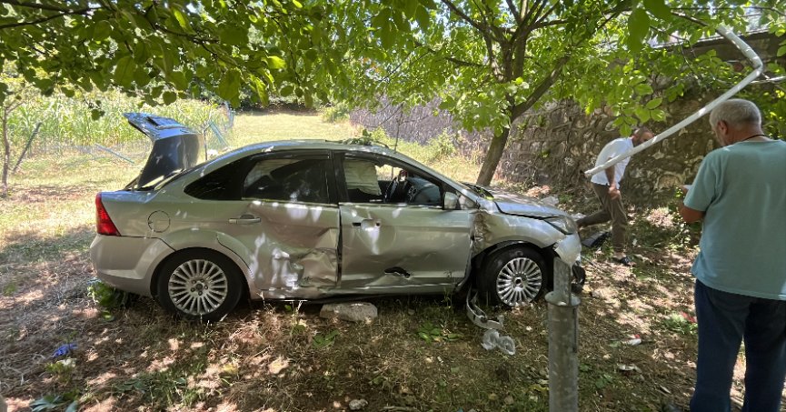 Otomobil 3 metrelik duvardan uçtu