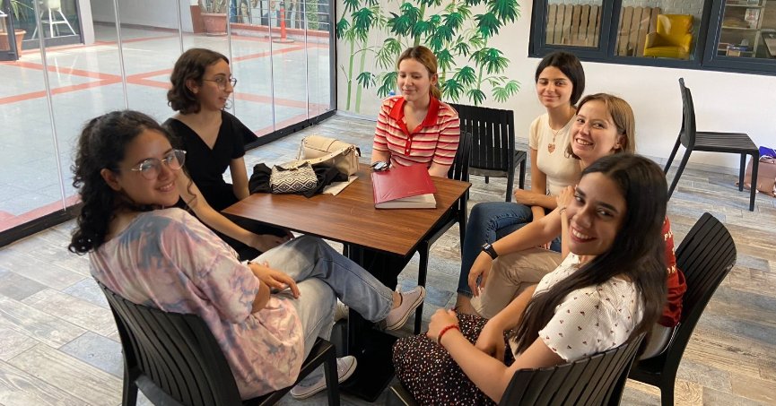 İngilizce öğrenmek isteyen gençlerin uğrak noktası