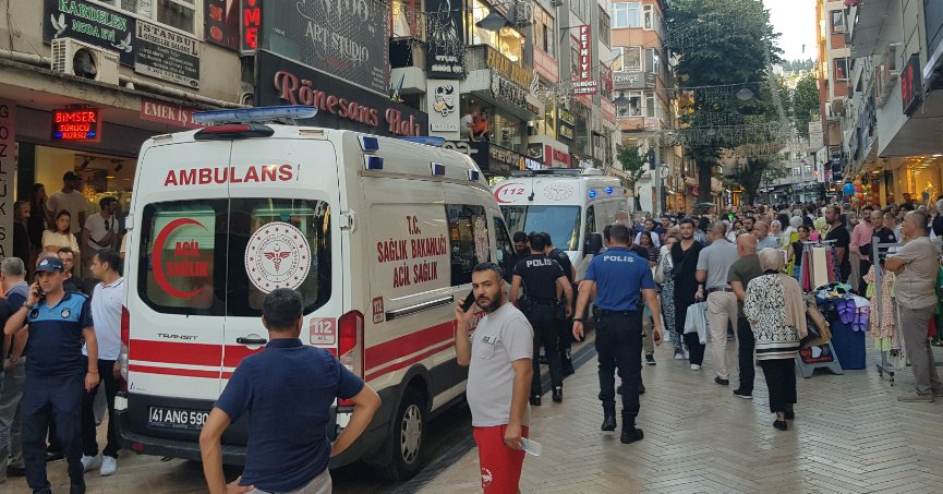 Bıçaklı kavgada 2 kişi yaralandı   