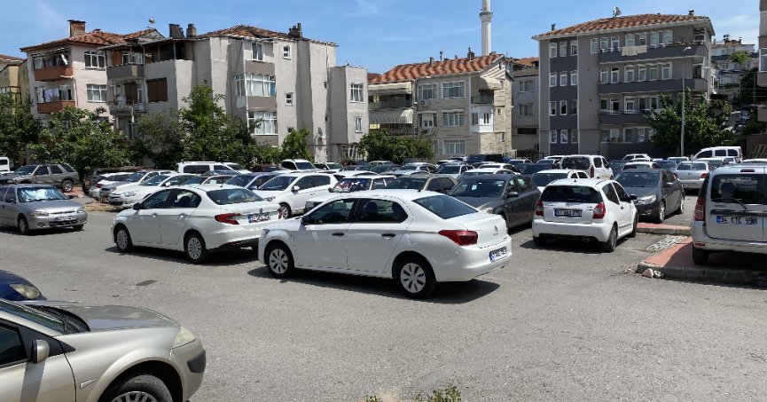 Otopark zeminine bakım gerekli   