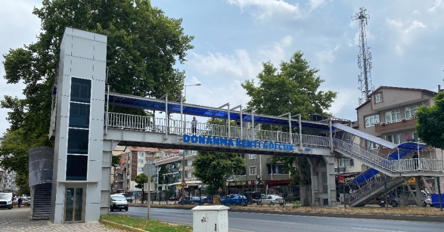 Üstgeçide bakım gerekli   