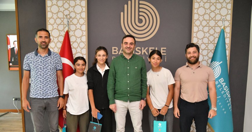 Başkan Özlü şampiyonları ağırladı   