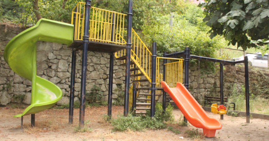 Çocuk parkına bakım gerekli