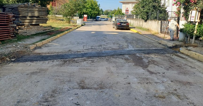 Asfalt yama çalışması ile sorunlar gideriliyor