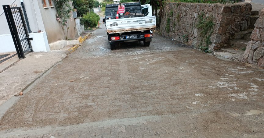 Örcün’de parke taşlı yol yeniden düzenlendi